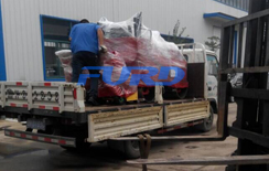 福瑞得機(jī)械座駕壓路機(jī)，路面開(kāi)槽機(jī)成功裝車(chē)及時(shí)發(fā)貨