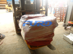 福瑞得機械座駕壓路機，平板夯成功裝車及時發(fā)貨