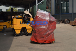 福瑞得機械手扶雙輪壓路機，手扶單輪壓路機，路面開槽機及時包裝發(fā)貨