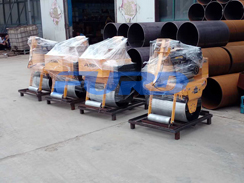 福瑞得機(jī)械5臺(tái)壓路機(jī)，一臺(tái)混凝土整平機(jī)及時(shí)發(fā)貨