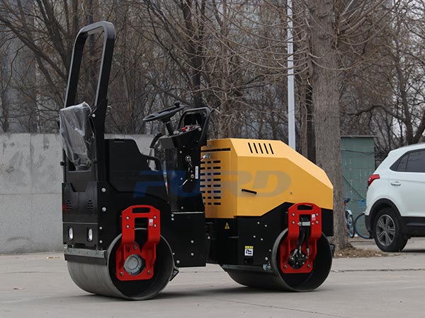 小型壓路機(jī)長期不使用就能丟下保養(yǎng)嗎？