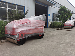 7月2日，福瑞得機(jī)械2臺(tái)全液壓座駕雙鋼輪壓路機(jī)打包發(fā)往吉林。