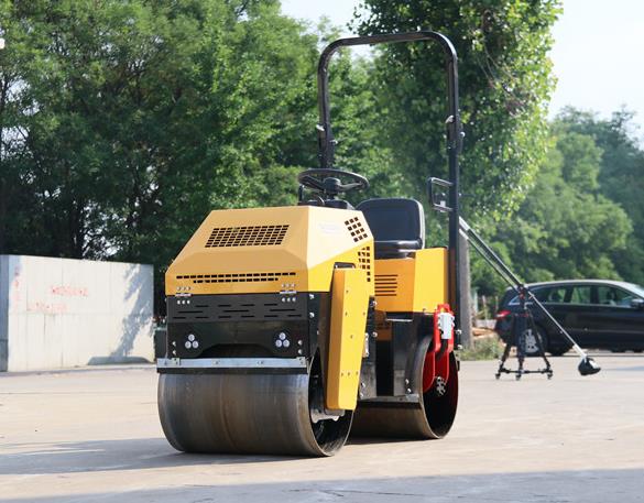 小型壓路機如何散熱呢？